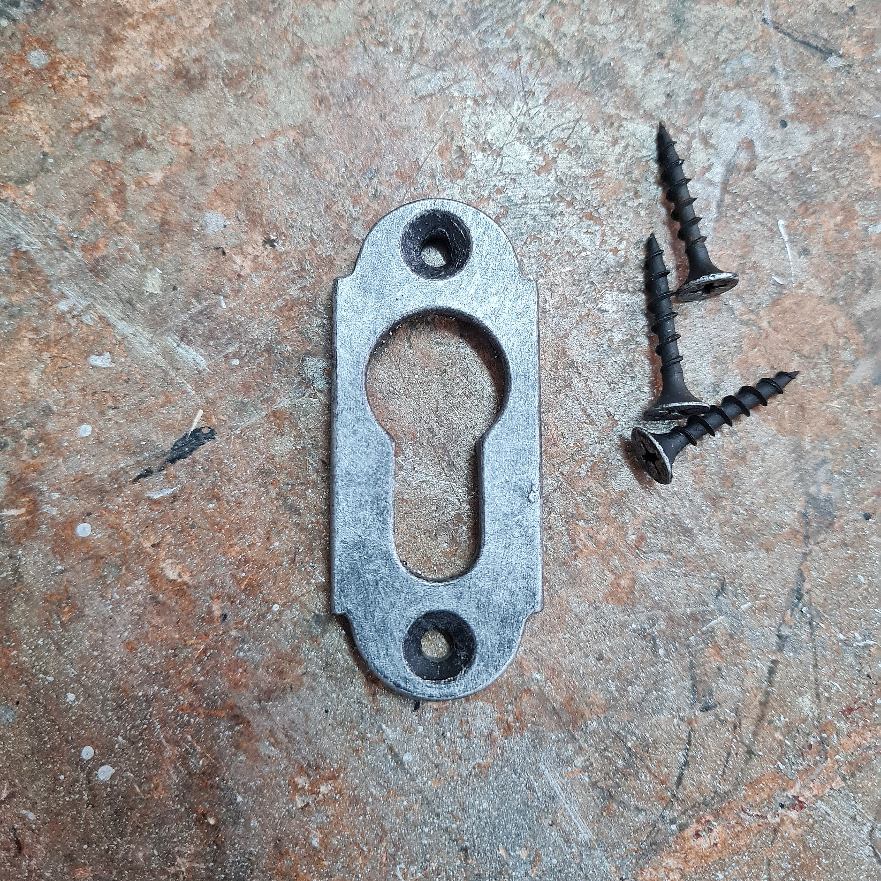 AC18 - Classic Escutcheon Plate