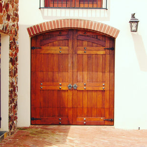 Single garage door with mock hinges, NW/AC3 handles and NW/93DD 50 mm round studs 