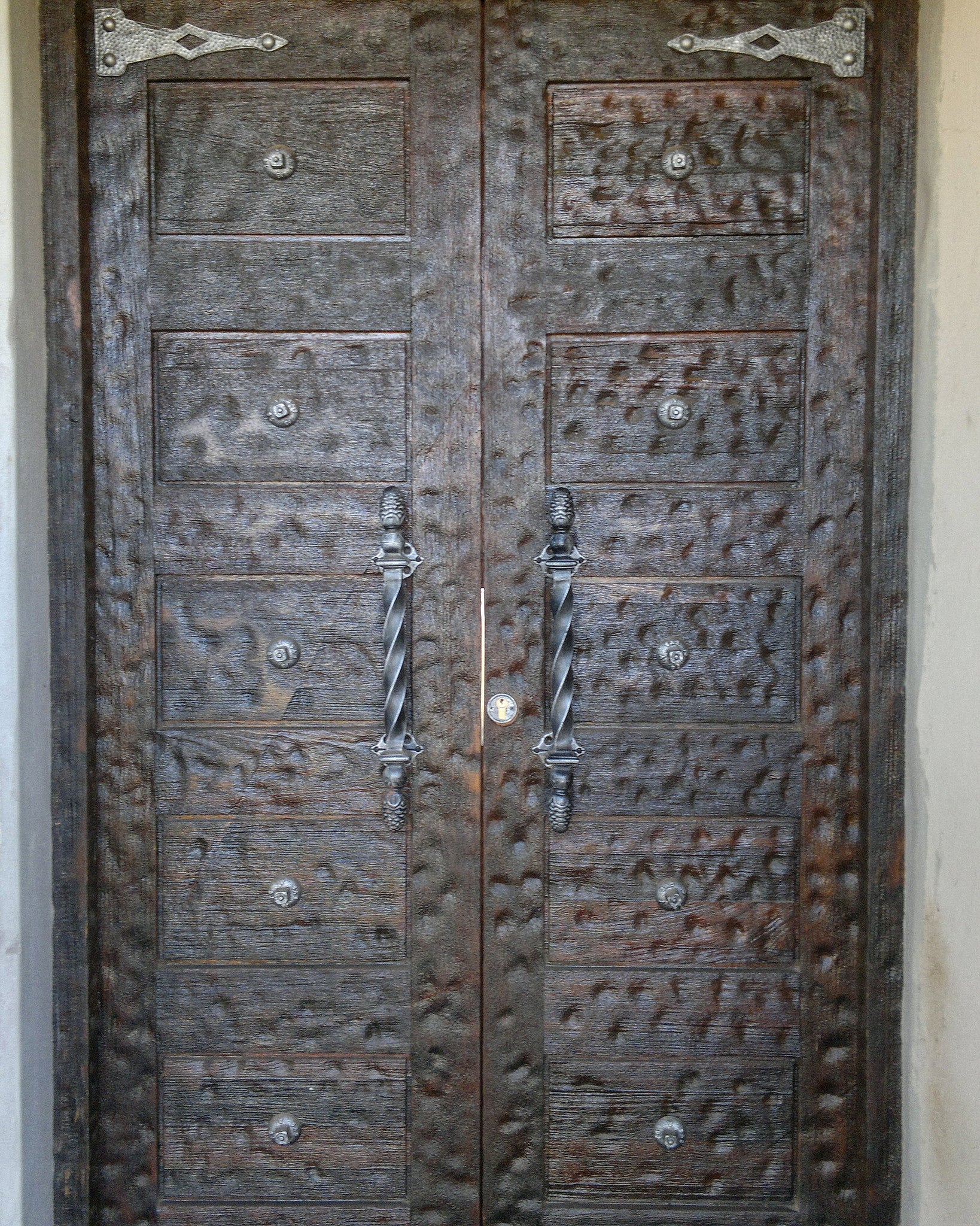 Gothic front door featuring NW/AC5 mock hinges and NW/60DD coach bolt studs 