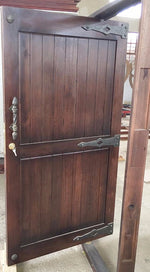 Elegant pivot door with NW/27DD square on round studs and NW/AC6 500 mm long mock hinges. 