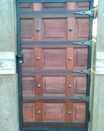 NW/AC5 mock hinge and NW/95DD square pyramid stud on an entrance gate