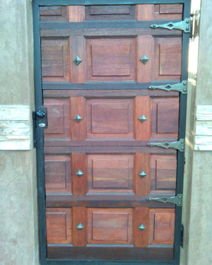 NW/AC5 mock hinge and NW/95DD square pyramid stud on an entrance gate