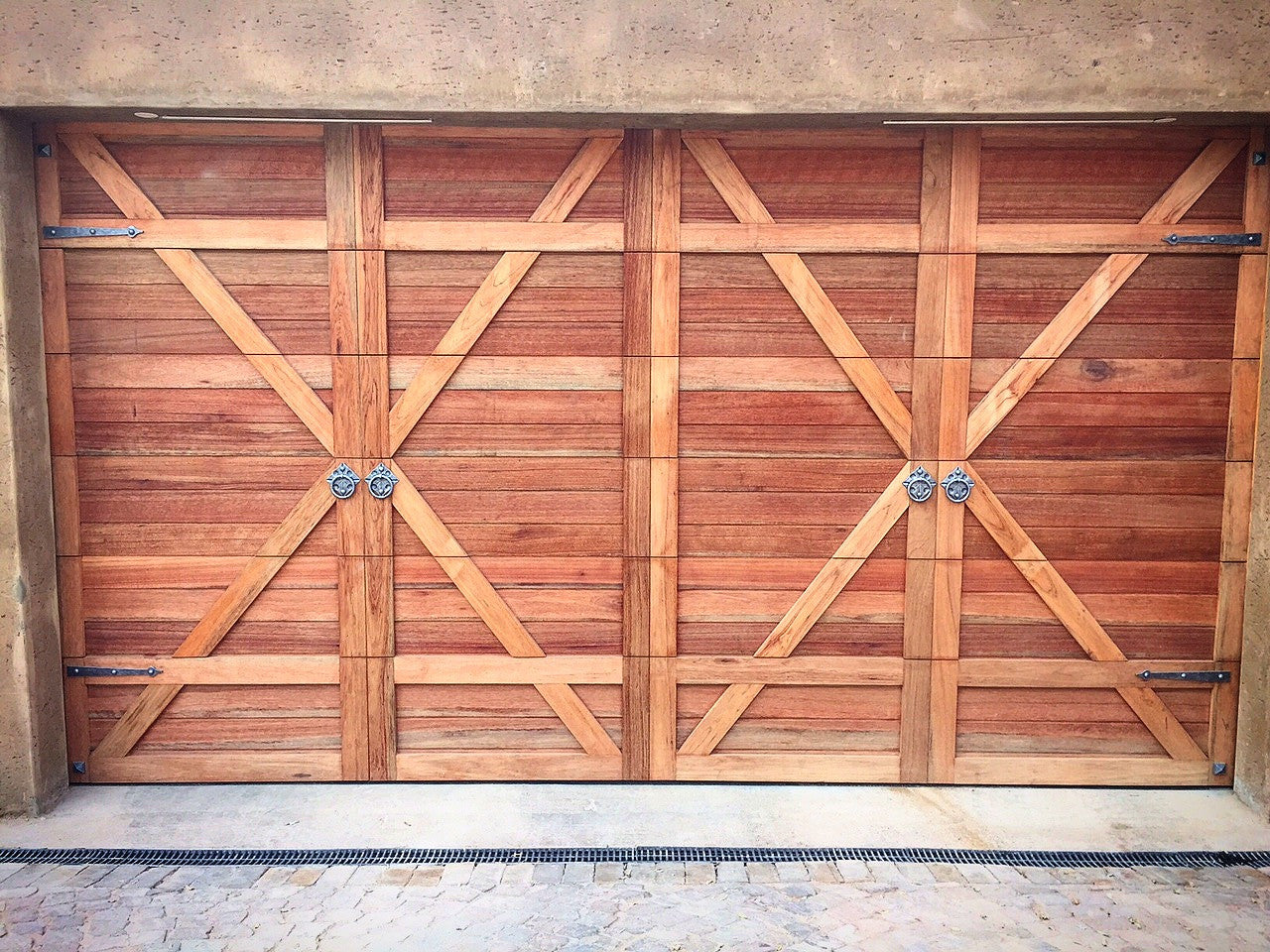 Double barn door customised with NW/AC3 mock knockers and NW/AC10 mock hinges 