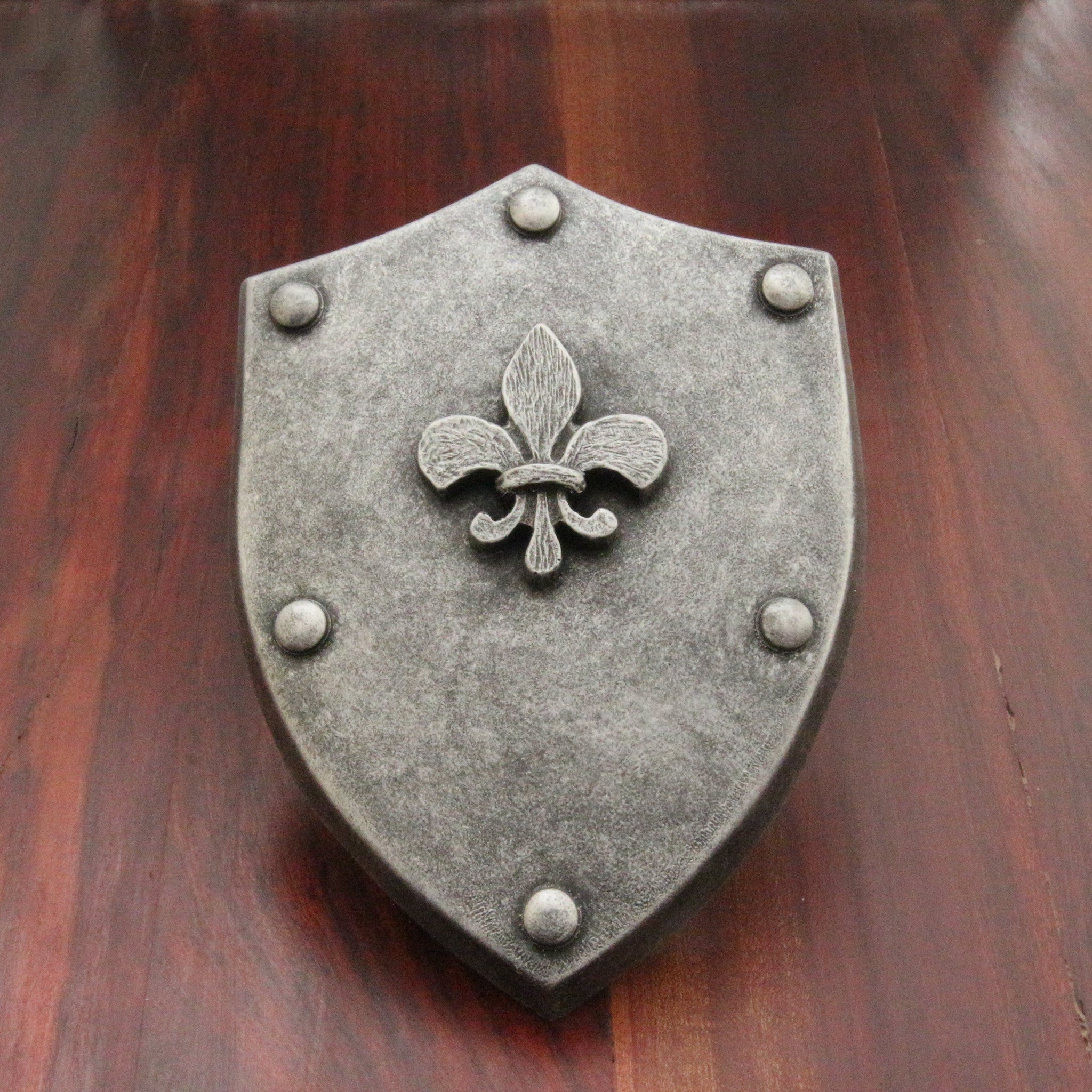 NW/AC29 Fleur de Leys shield