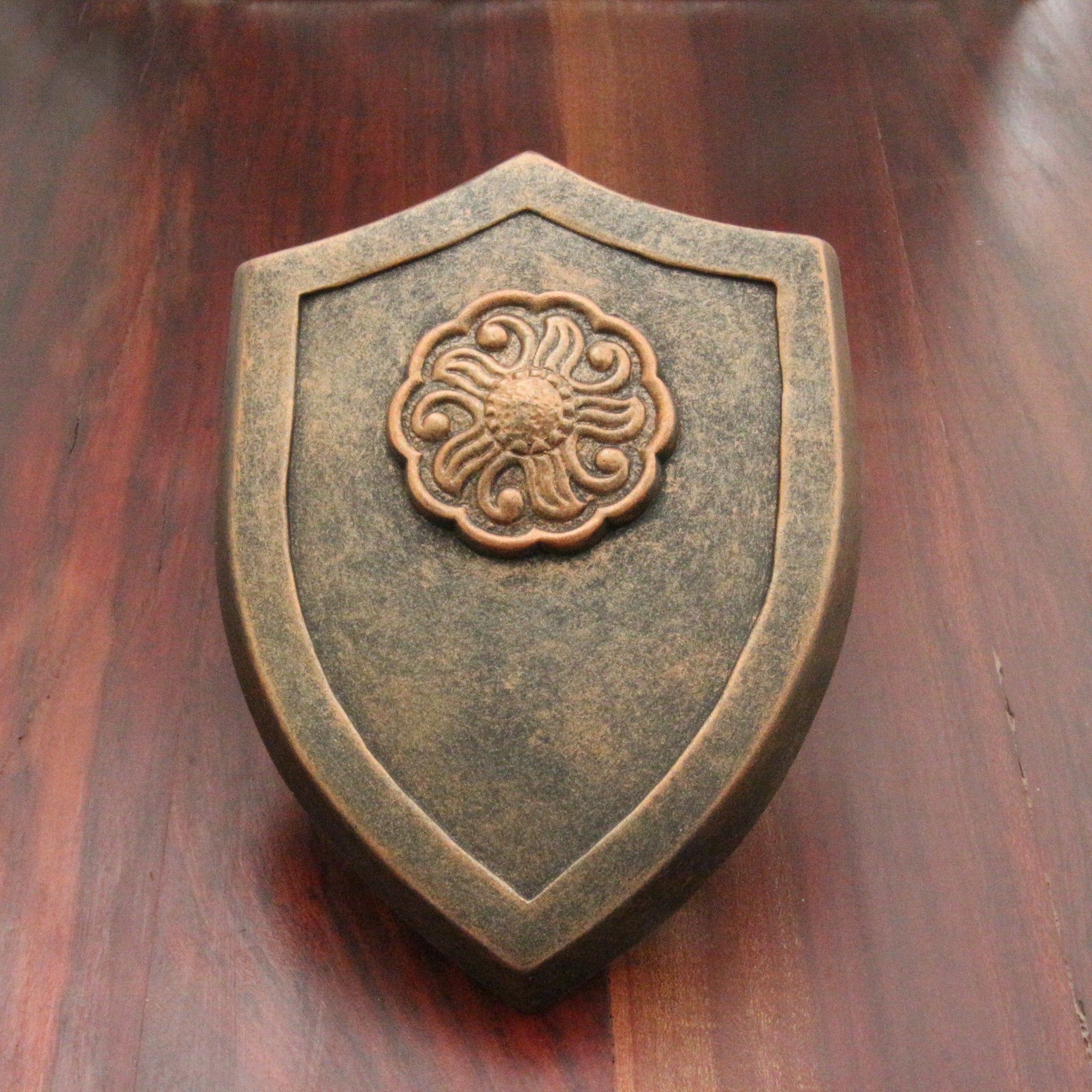 NW/AC30 Tudor shield 